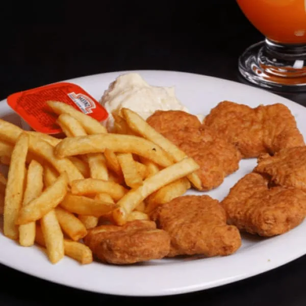 Chicken Nuggets mit Pommes Frites(6 Stück)